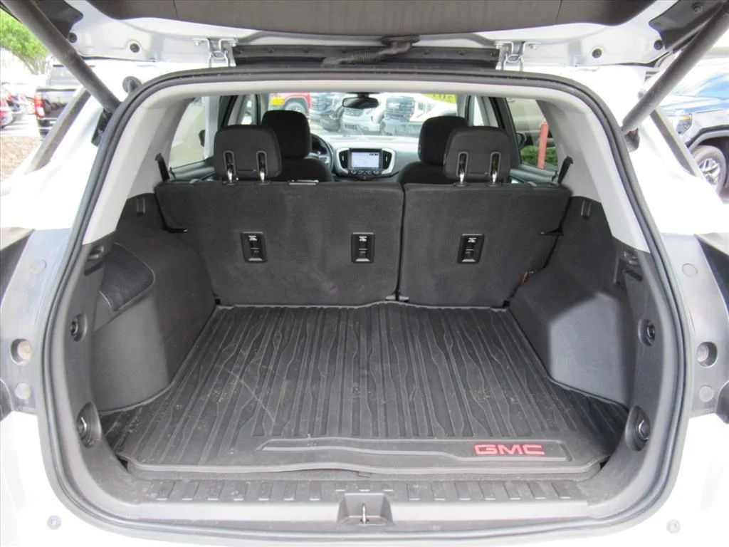 Used 2018 Silver GMC SLE image 31