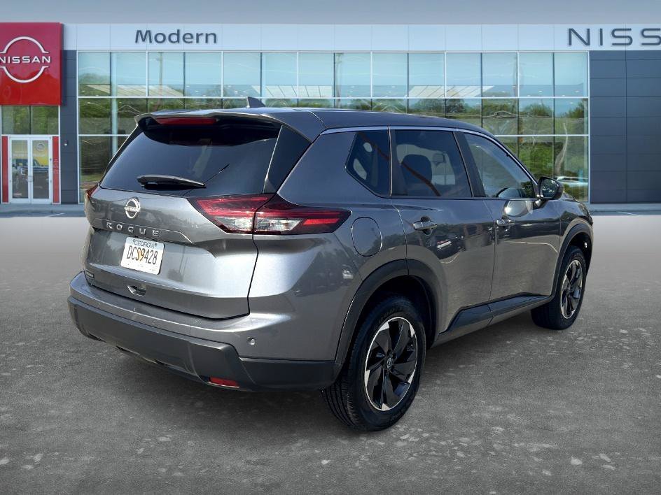 Certified Used 2025 Gun Metallic Nissan SV image 5