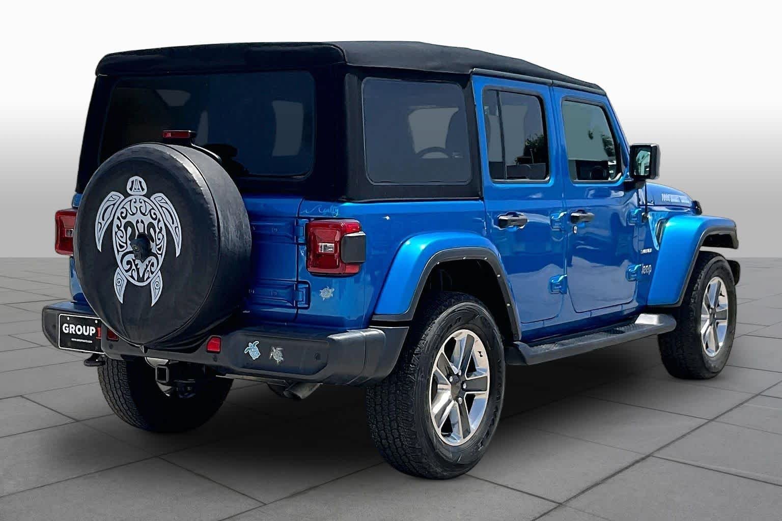 Used 2022 Hydro Blue Pearlcoat Jeep Unlimited Sahara image 12