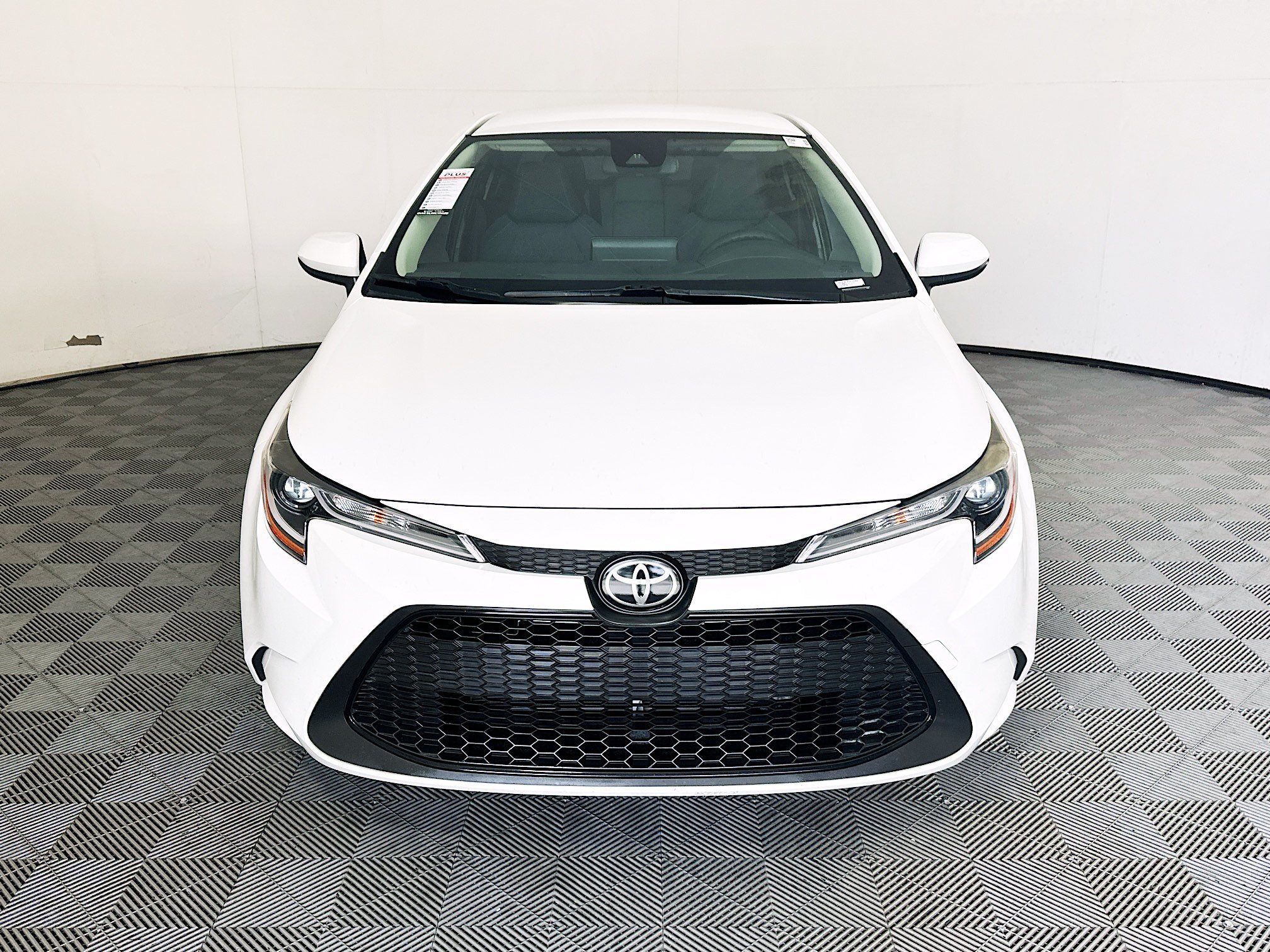 Used 2022 White Toyota LE image 8