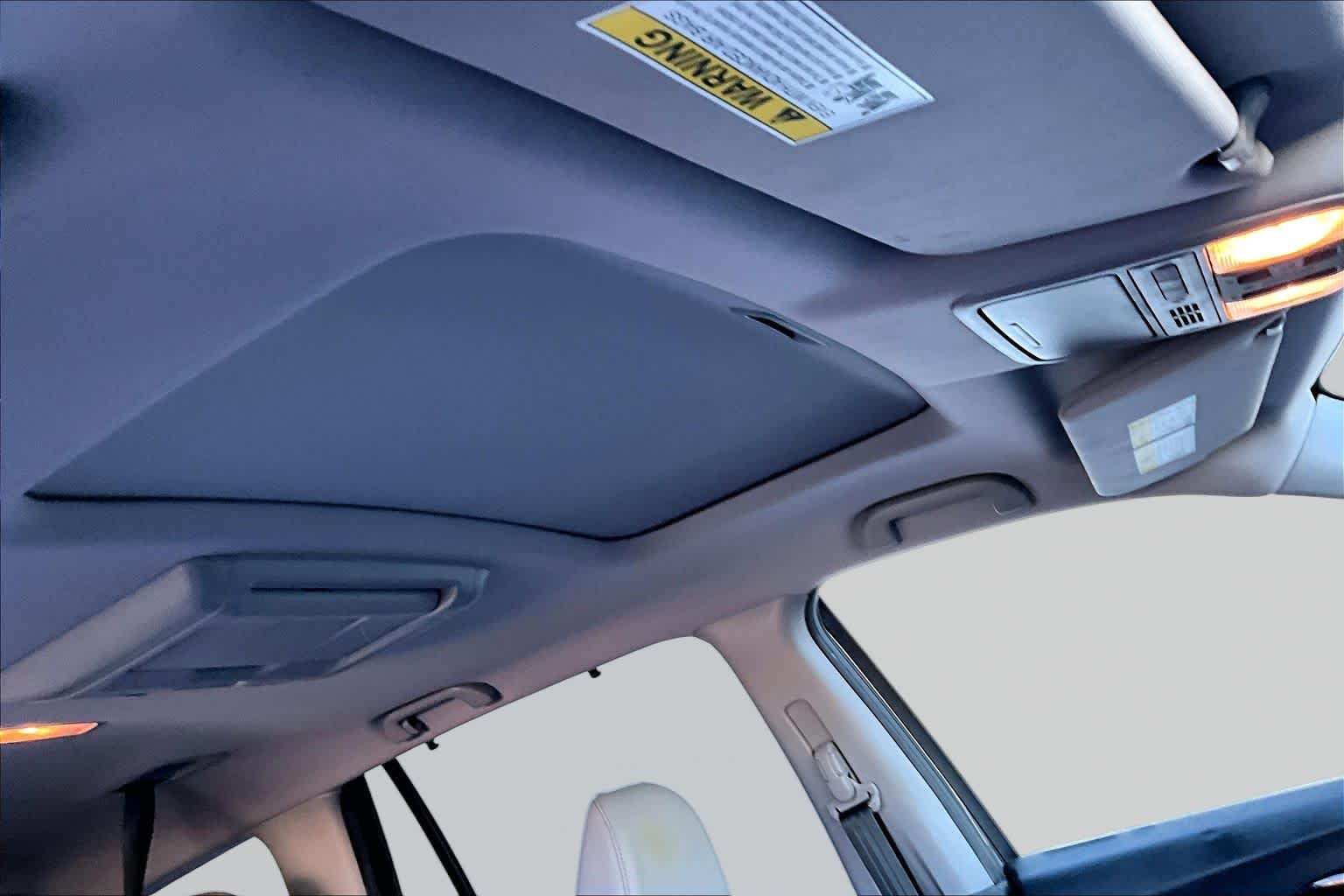 Used 2018 Crystal Black Pearl Honda Touring image 14