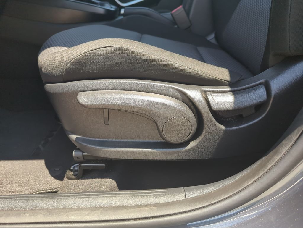 Used 2025  Kia LX image 13