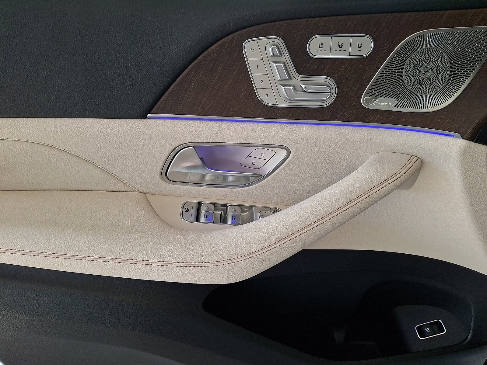 New 2027 MANUFAKTUR Moonlight White Metallic Mercedes-Benz GLE 450 image 8