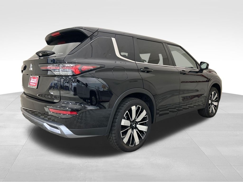 Used 2025 Black Mitsubishi SE image 5