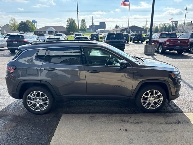 Used 2022 Gray Jeep Latitude Lux image 7