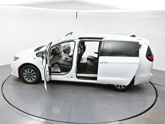 Used 2024 Bright White Clea Chrysler Hybrid Select image 40