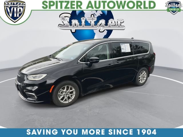 Used 2024 Black Chrysler Touring L image 4