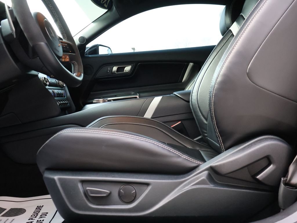 Used 2022 Oxford White Ford Shelby GT500 image 38