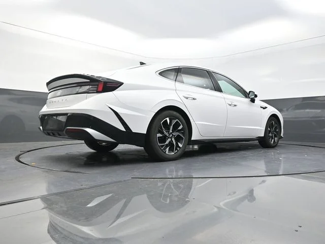 Used 2025 White Hyundai SEL image 37
