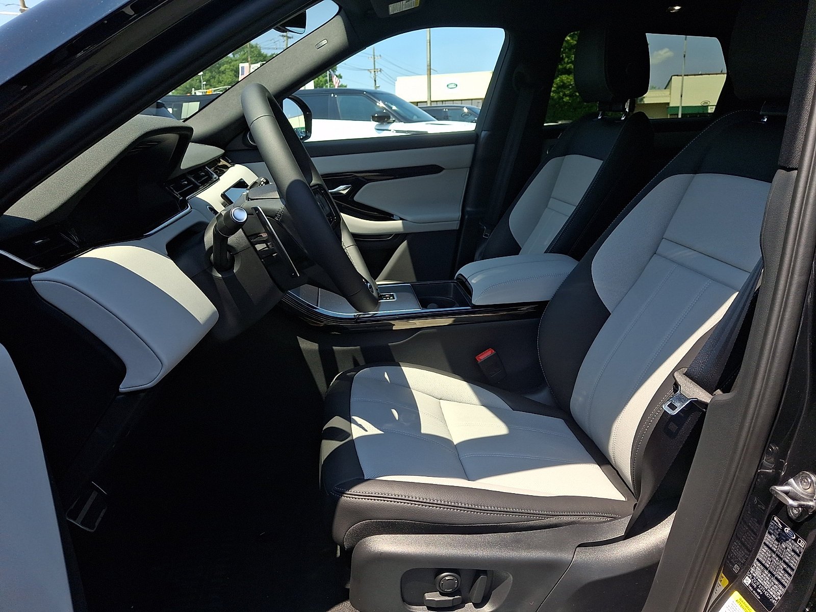 New 2026 Carpathian Grey Land Rover Hoxton Edition image 8