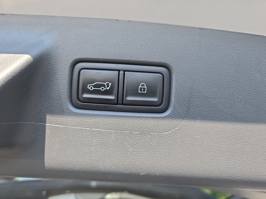 Used 2025 Silver Hyundai SEL image 15