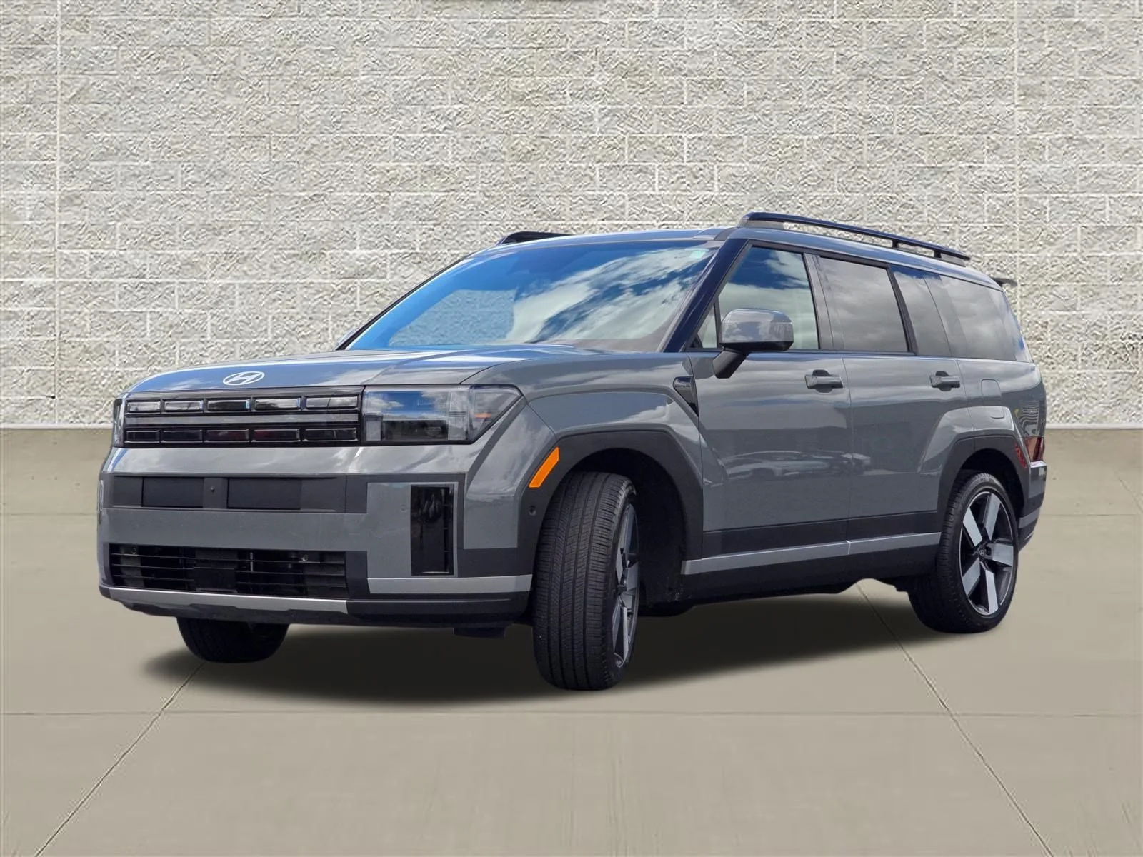 Used 2024 Hampton Gray Hyundai Limited image 3