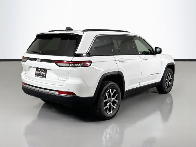 New 2027 Bright White Clear-Coat Paint Jeep Laredo X image 7