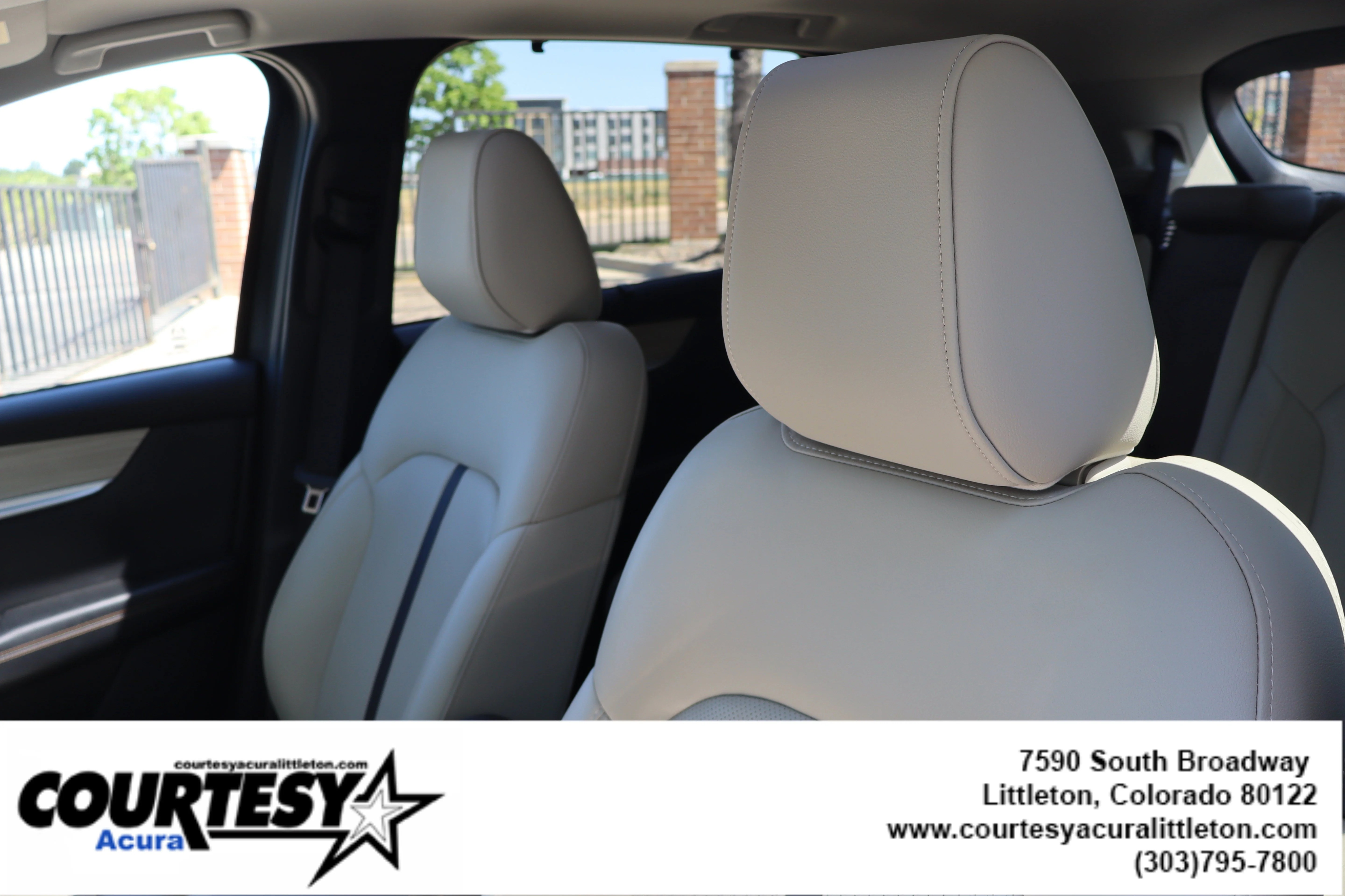 Used 2024 Platinum Quartz Mazda Preferred image 22