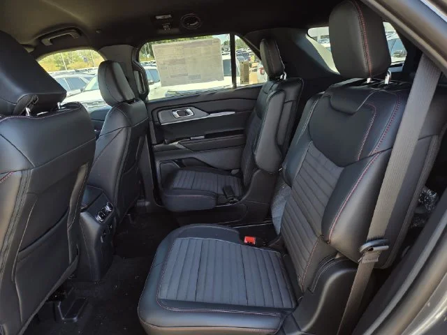 New 2026 Carbonized Gray Metallic Ford ST-Line image 40