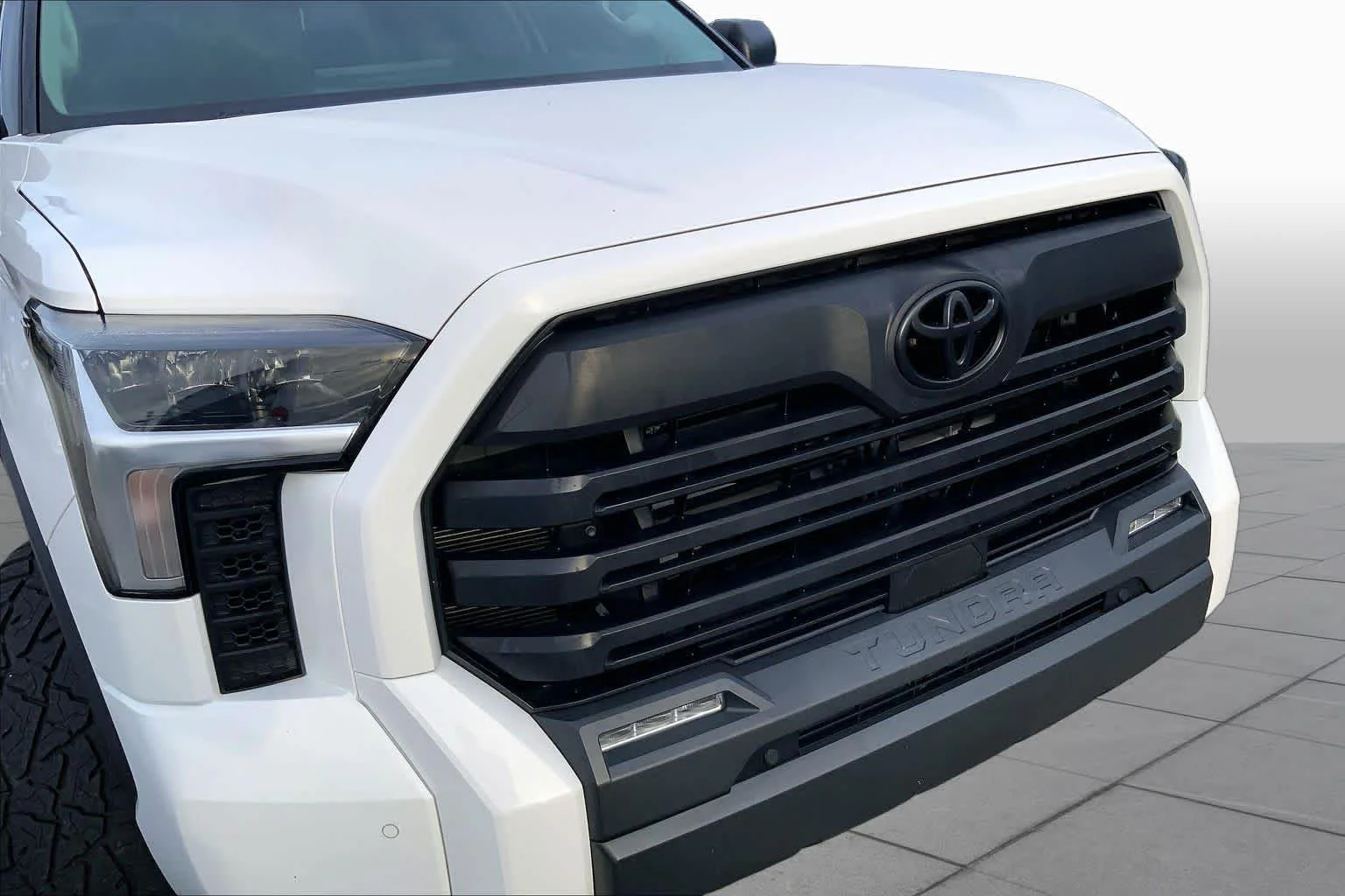 Used 2023 Ice Cap Toyota SR5 image 27
