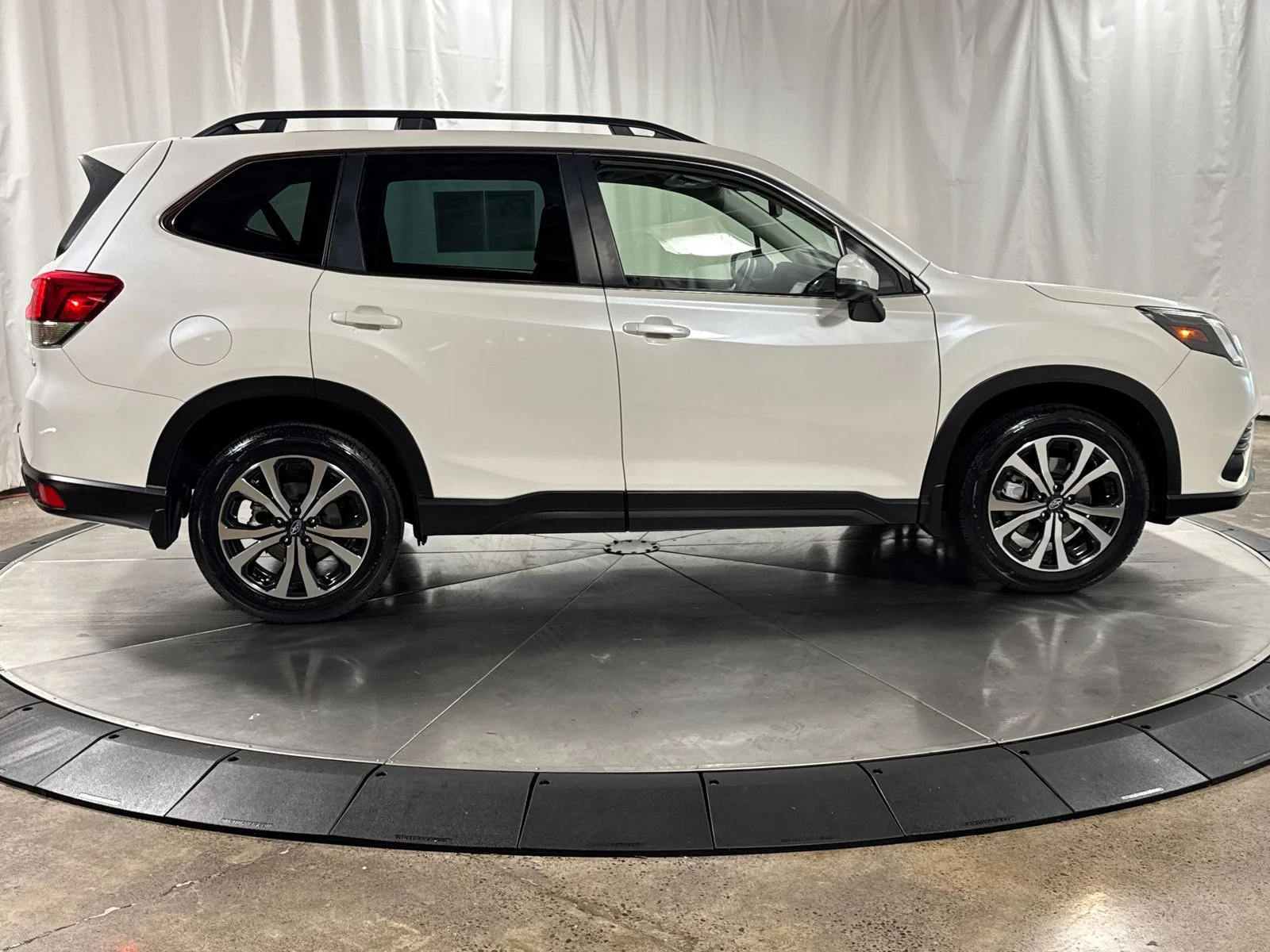 Used 2023 Crystal White Pearl Subaru Limited image 6