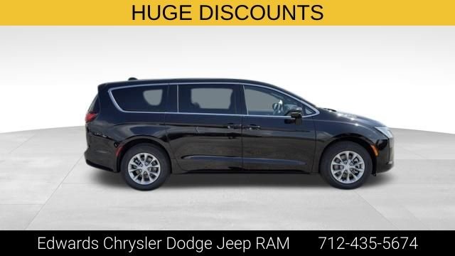 New 2027 Diamond Black Crystal Pearl-Coat Exterior Paint Chrysler Select image 10