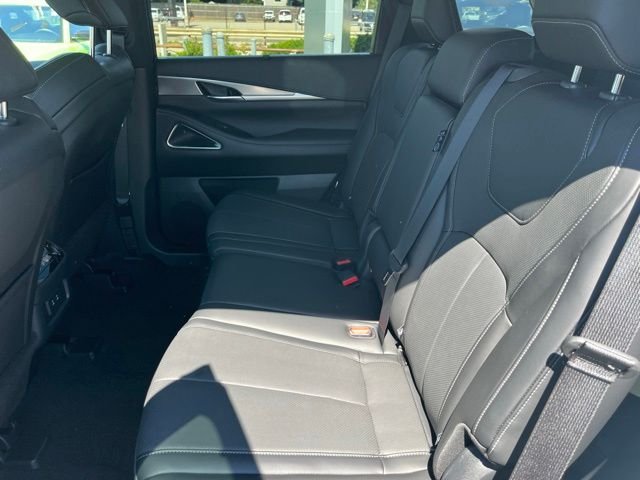 Certified Used 2026 White INFINITI LUXE image 12