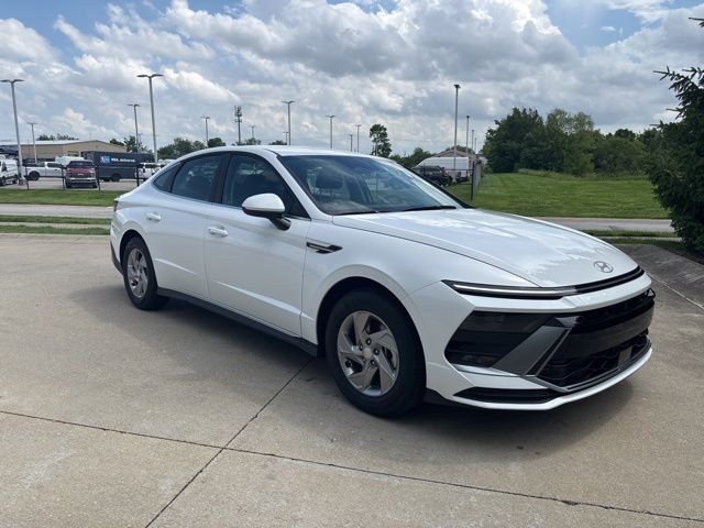 New 2026 Serenity White Hyundai SE image 32
