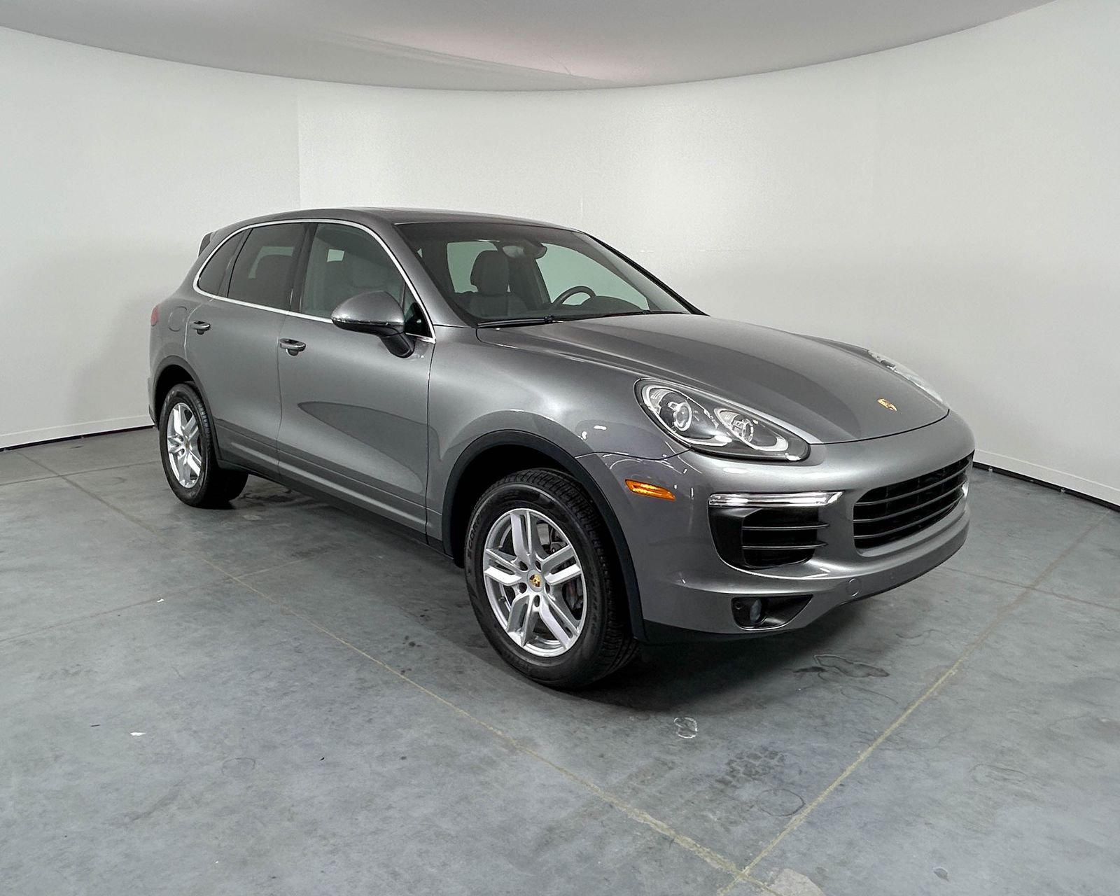 Used 2018 Gray Porsche Base image 9