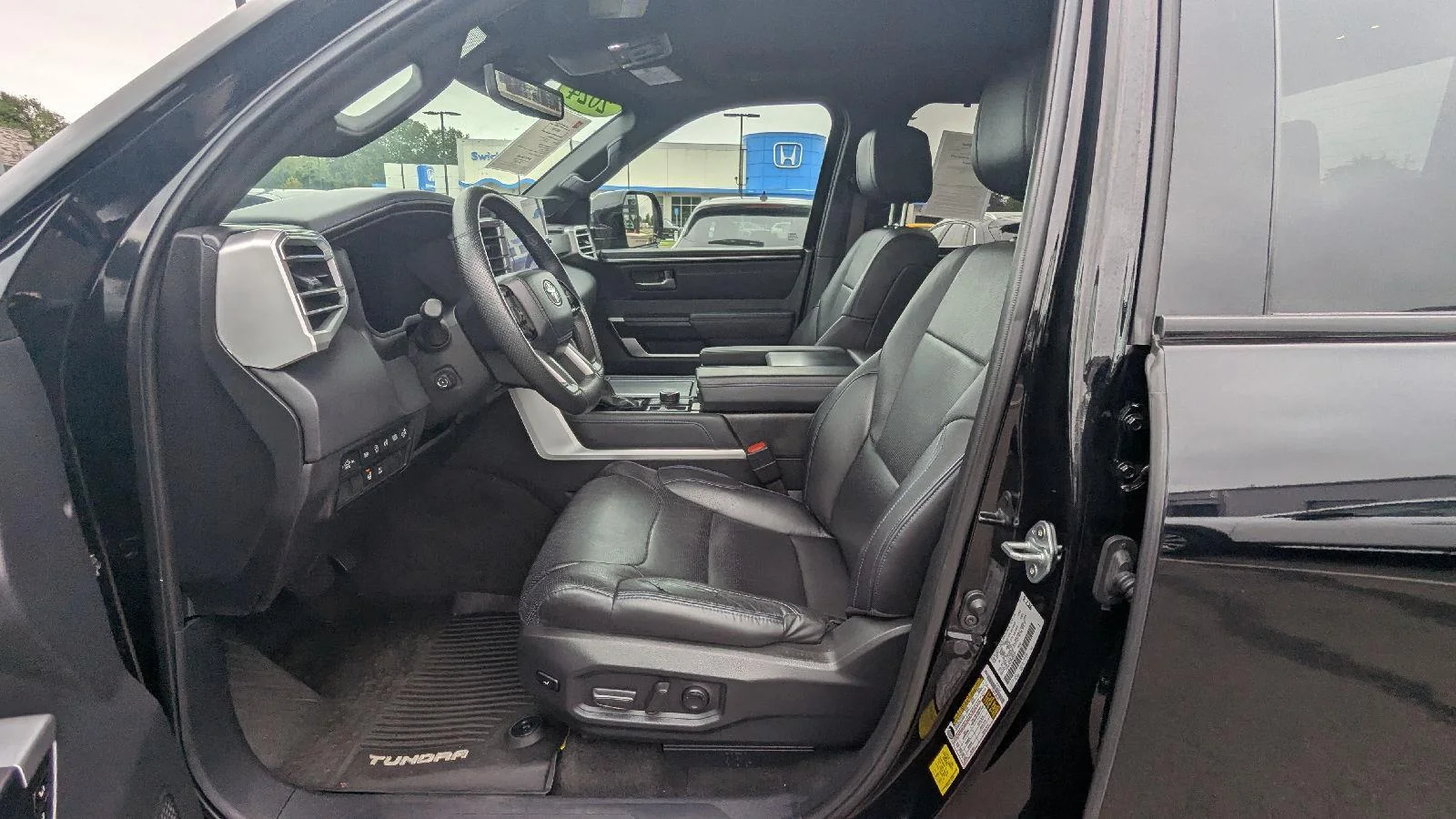 2024 Toyota Tundra Platinum - Photo 17