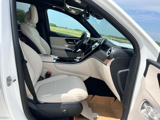 New 2026 Polar White Mercedes-Benz GLC 300 image 22