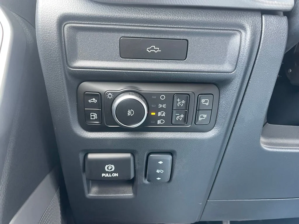New 2026 Star White Metallic Tri-Coat Ford Lariat® image 43