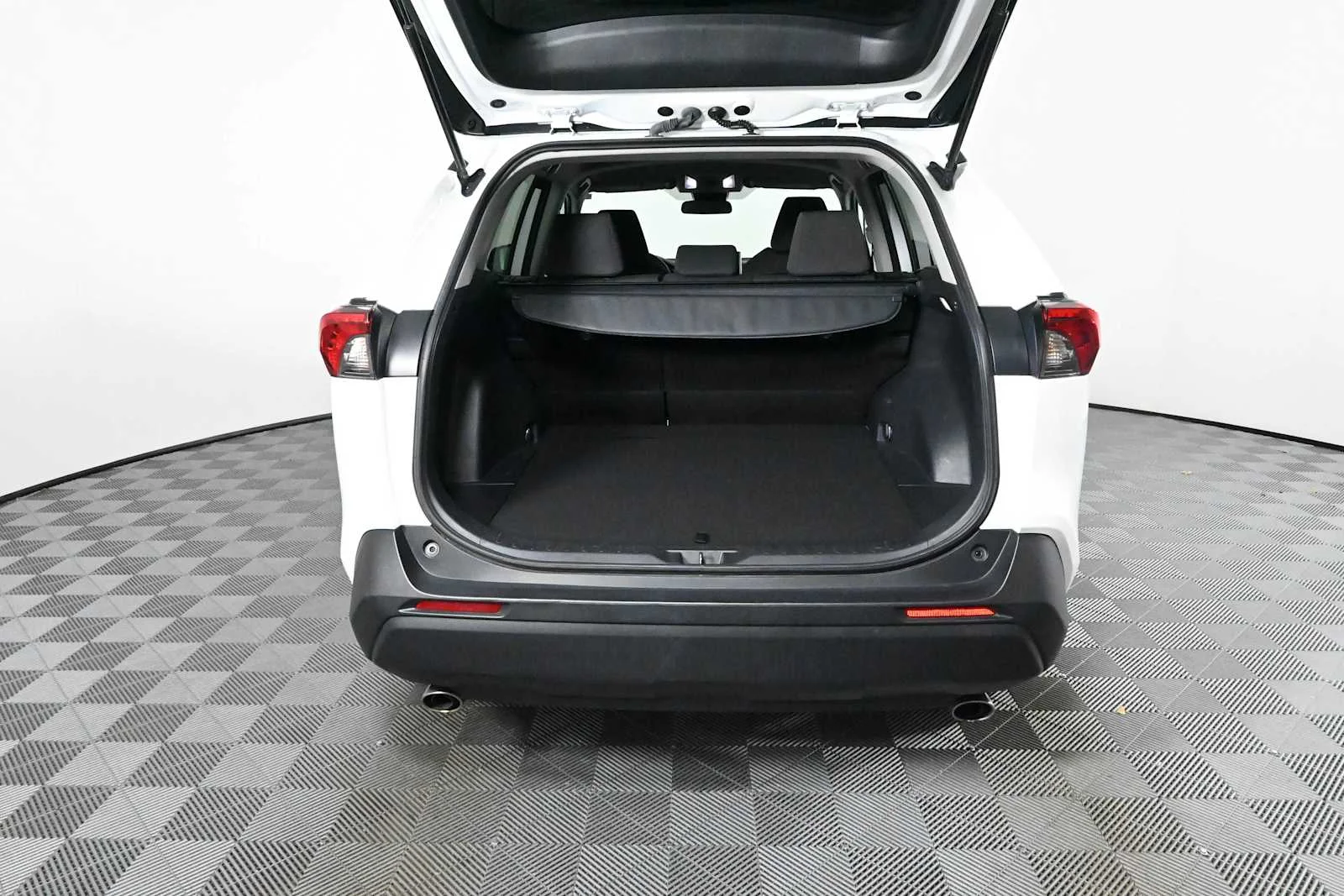 Used 2024 Ice Cap Toyota XLE image 7