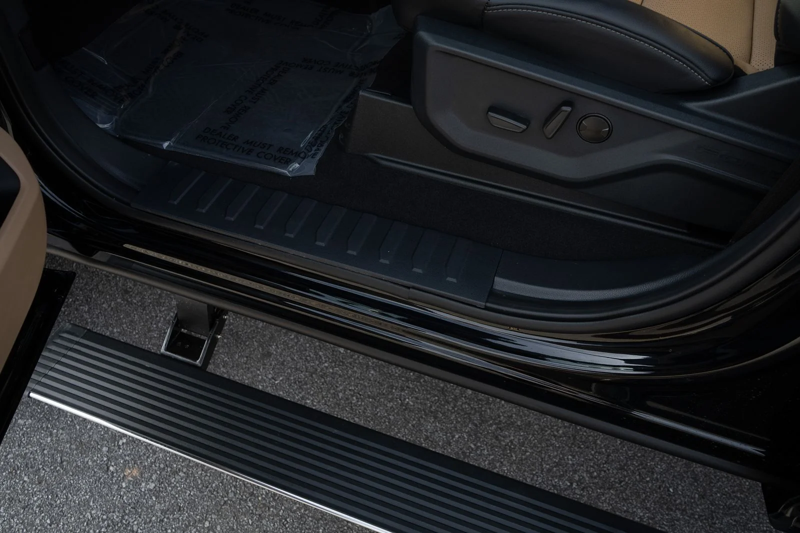 New 2026 Agate Black Metallic Ford F-350® Lariat® image 30
