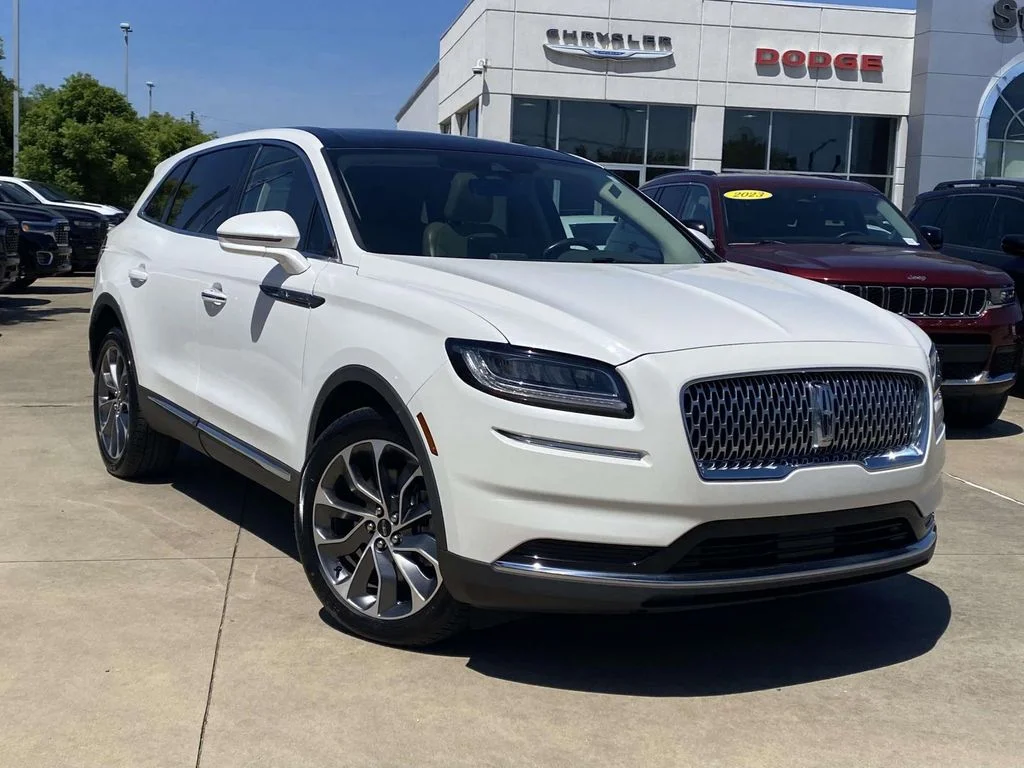 Used 2022 White Lincoln Reserve image 36