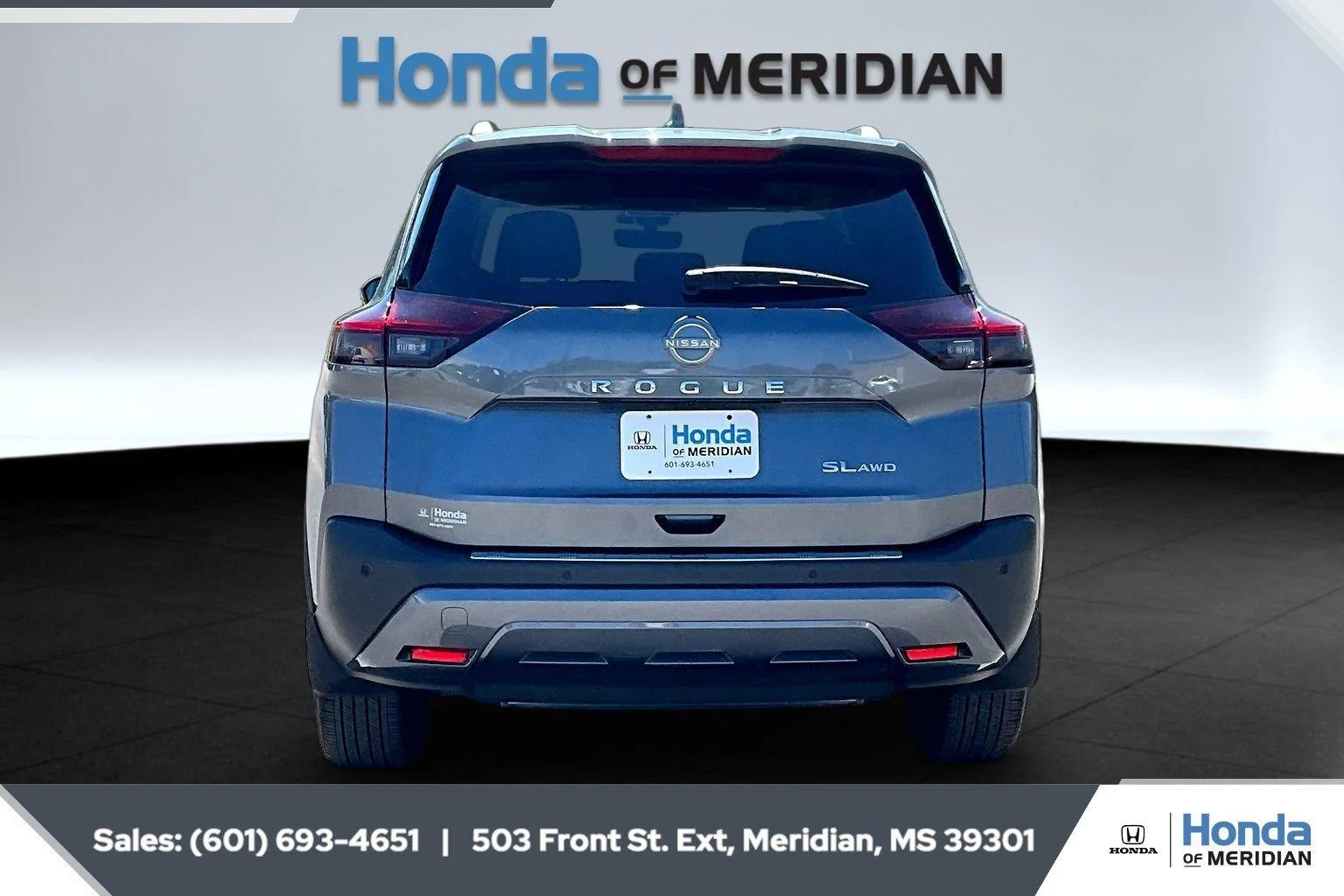 Used 2023 Gun Metallic Nissan SL image 4