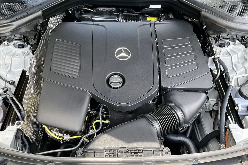 New 2026 White Mercedes-Benz GLC 300 image 11