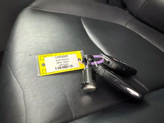 Used 2020 Gray Toyota XLE Premium image 30