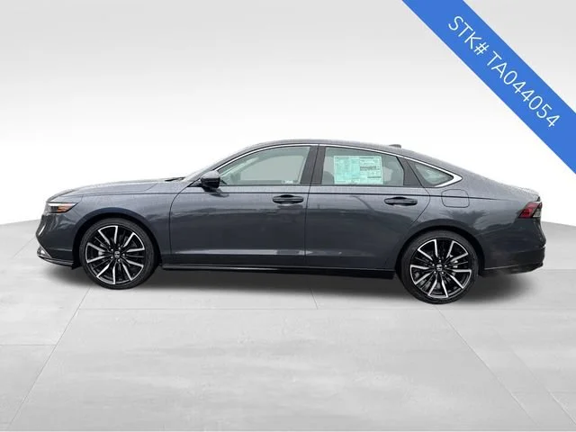 New 2026 Meteorite Gray Metallic Honda Touring image 4