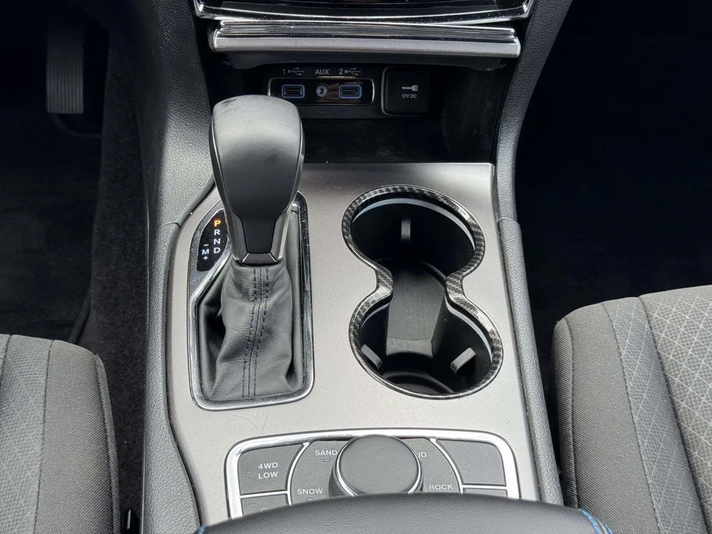 Used 2019 White Jeep Laredo image 21