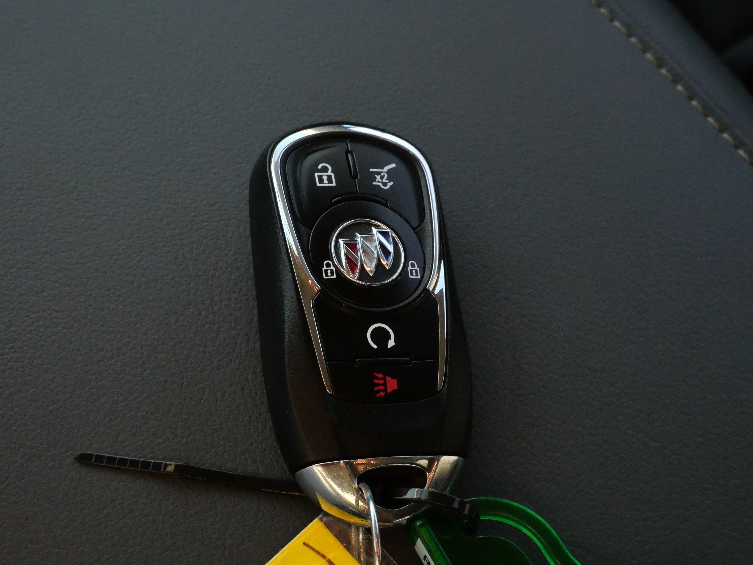 Used 2018 Red Quartz Tintcoat Buick Essence image 30
