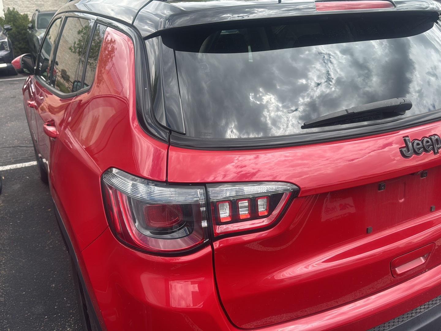 Used 2021  Jeep Latitude image 6