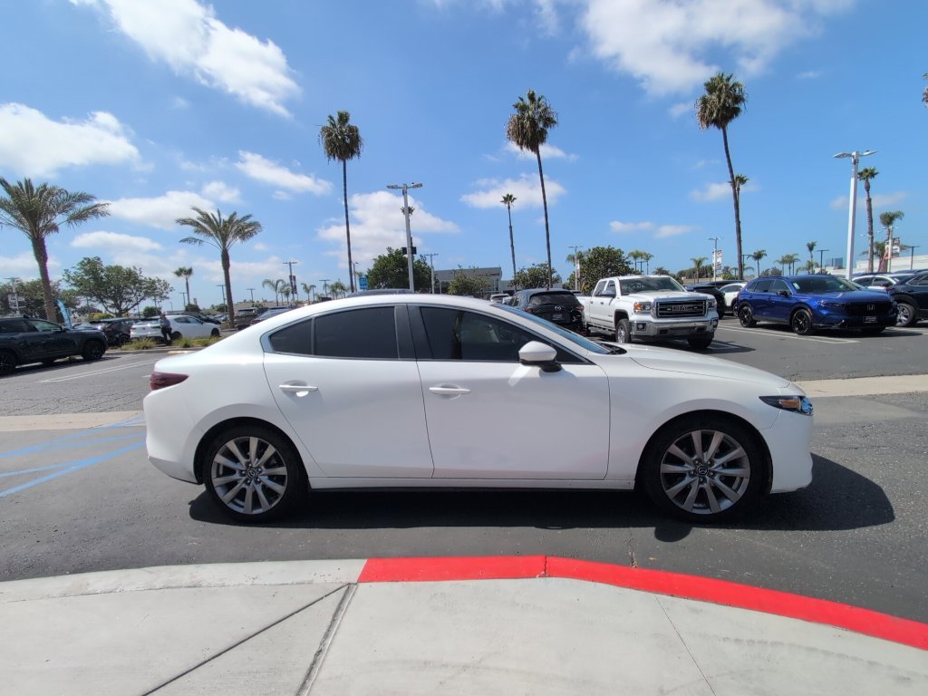 Used 2020 White Mazda Preferred image 26