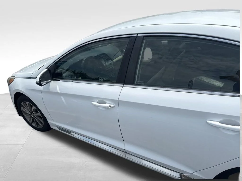 Used 2016 White Hyundai Sport image 15