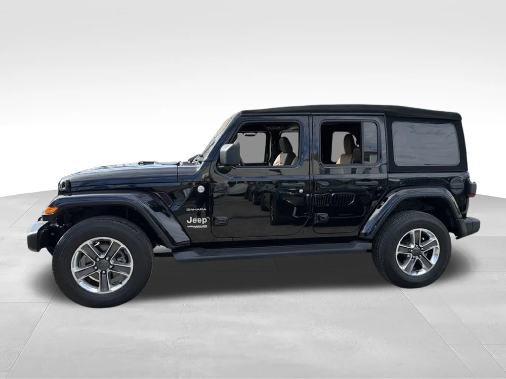 Used 2022 Black Jeep Unlimited Sahara image 5