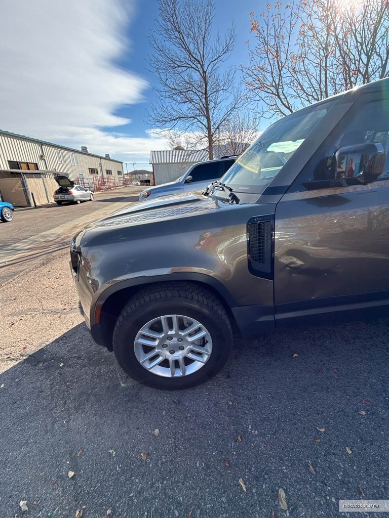 2024 Land Rover Defender 110 S photo 4