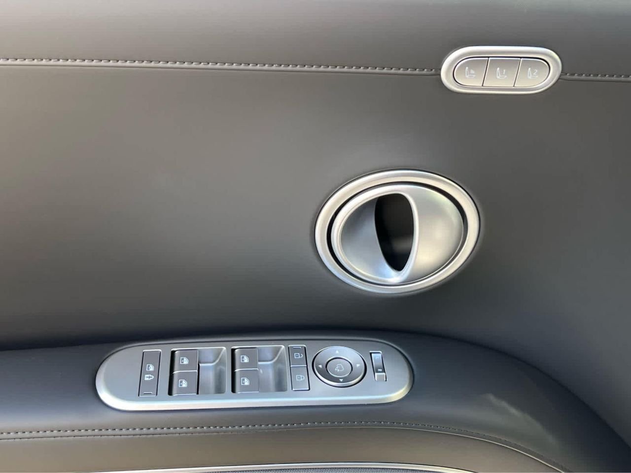New 2026 Ecotronic Gray Pearl Hyundai Calligraphy AWD image 32
