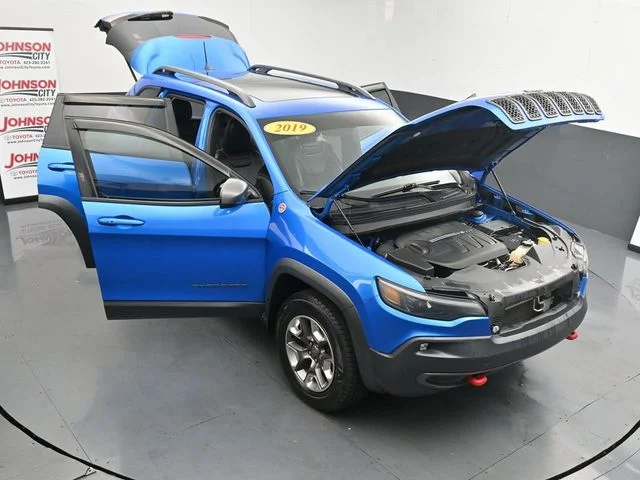 Used 2019 Blue Jeep Trailhawk image 28