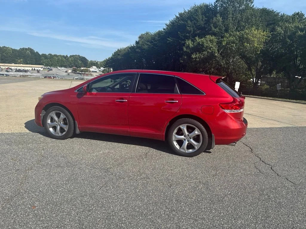 Used 2009 Red Toyota Base image 13