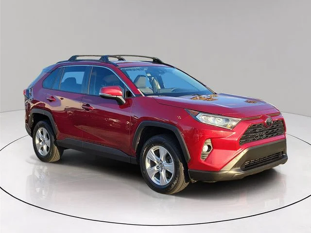 Used 2020 Red Toyota XLE image 2