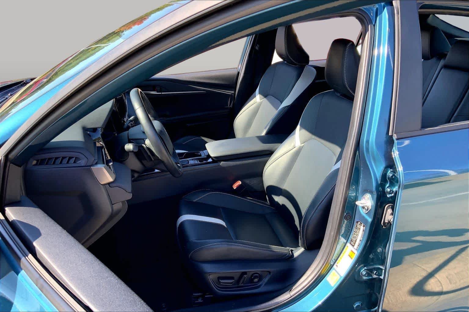 Used 2025 Ocean Gem Toyota SE image 8