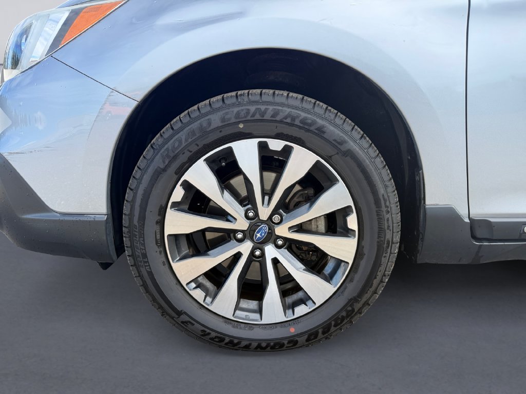 Used 2015 Silver Subaru 2.5i image 9