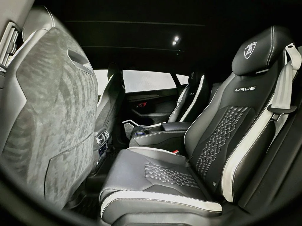 Used 2024 White Lamborghini Performante image 25