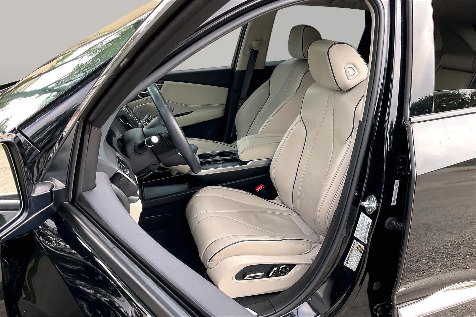 Used 2025 Majestic Black Pearl Acura w/Advance Package image 9